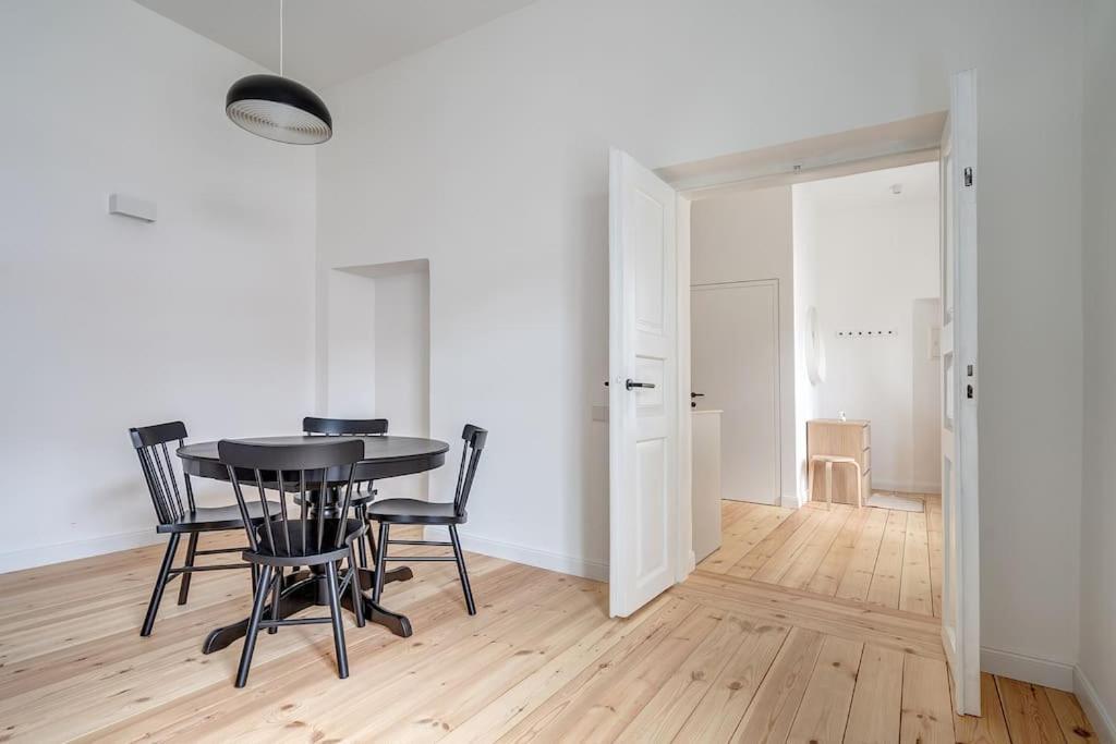 Spacious 2-Bedroom Flat In Old Town By Urban Rent Vilnius Exterior photo