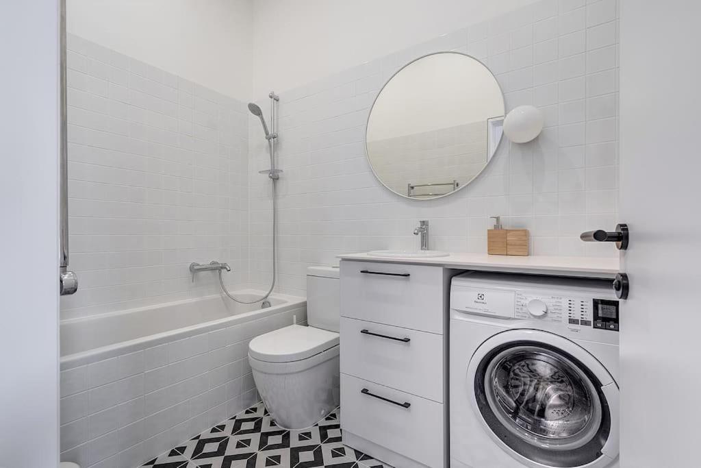 Spacious 2-Bedroom Flat In Old Town By Urban Rent Vilnius Exterior photo