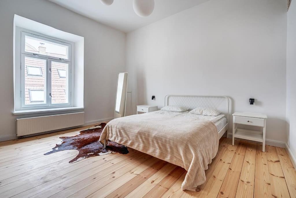 Spacious 2-Bedroom Flat In Old Town By Urban Rent Vilnius Exterior photo