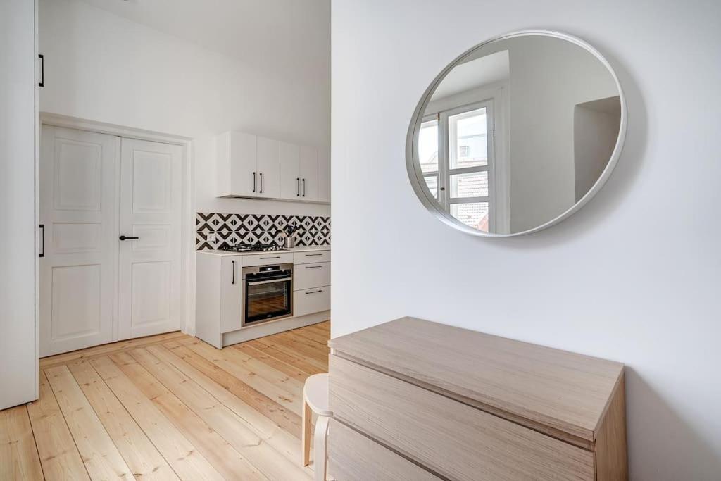 Spacious 2-Bedroom Flat In Old Town By Urban Rent Vilnius Exterior photo