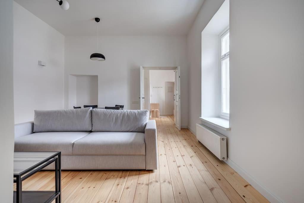 Spacious 2-Bedroom Flat In Old Town By Urban Rent Vilnius Exterior photo