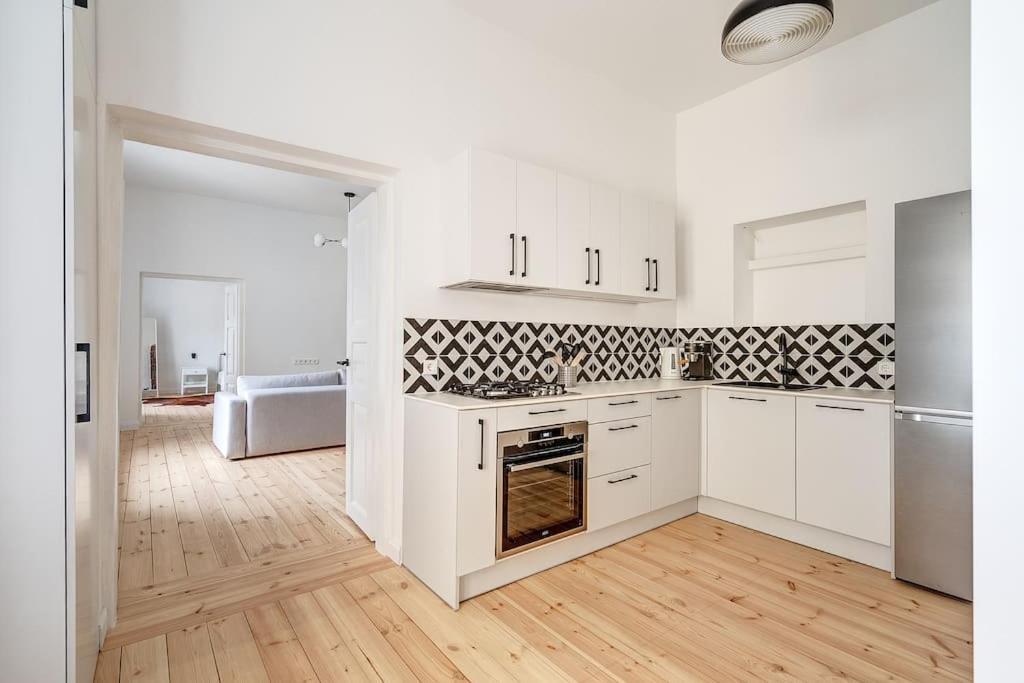 Spacious 2-Bedroom Flat In Old Town By Urban Rent Vilnius Exterior photo